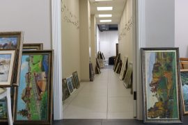 монтаж выставки "Пленэр. От этюда - к картине"