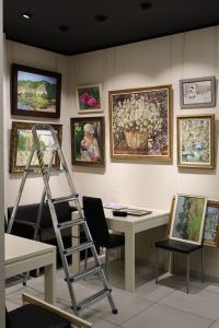 идет монтаж выставки рождественский калейдоскоп 2025-2026