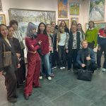 Студенты на выставке Павла Еськова